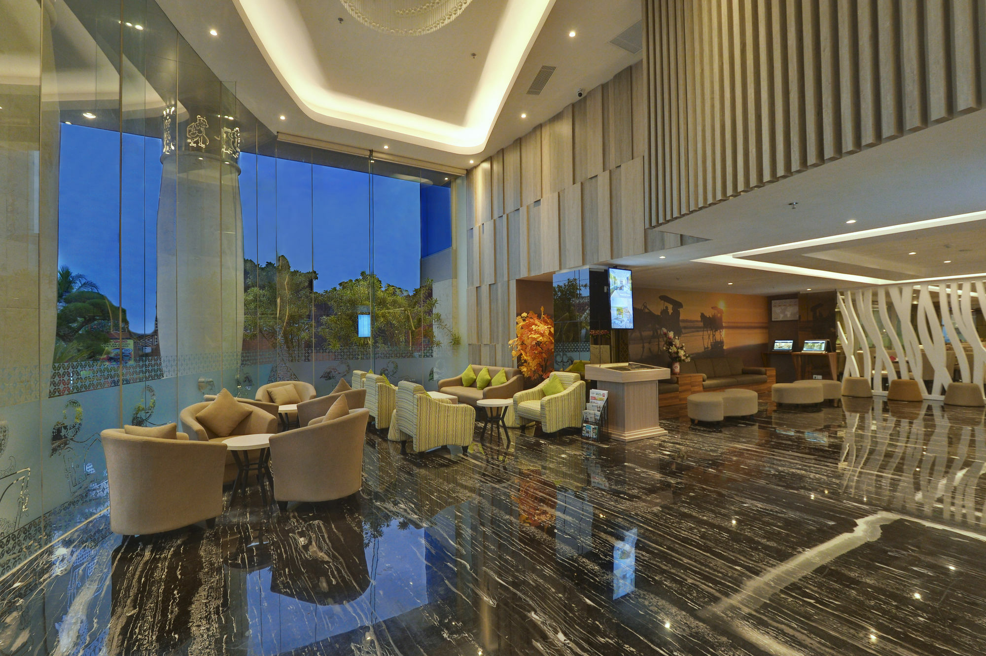 Platinum Adisucipto Hotel&Conference Center Yogyakarta Exterior foto